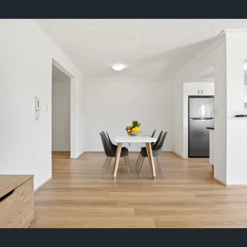 Ultimate Broadwater Lifestyle - North facing - Prime Location - Unfurnished - Photo 1