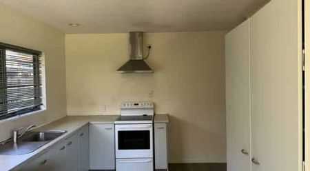 Handy Location - Photo 3