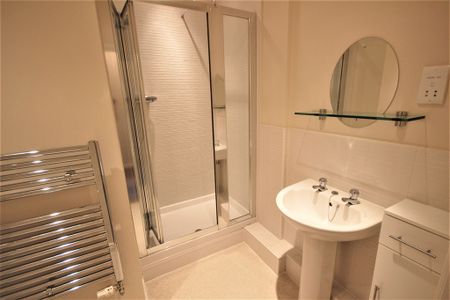 2 bedroom apartment to let - Photo 2
