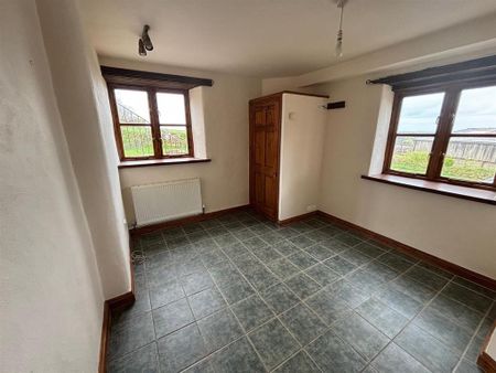 4 bedroom detached house to rent - Photo 2
