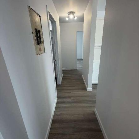 MAGNIFIQUE 5 1/2 - RÉNOVÉ - LIBRE IMMÉDIATEMENT - MOIS GRATUIT - Photo 4