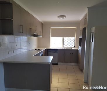 LARGE 4 BEDROOM HOME LOCATED IN MOUNT PLEASANT - Photo 5