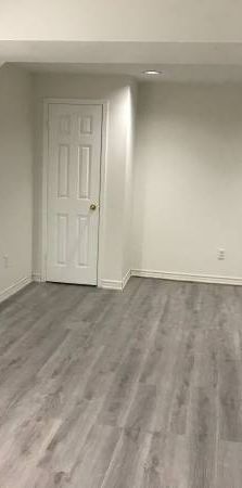 Large 3 Bedroom 1 Bath -- max 3 people - Photo 1