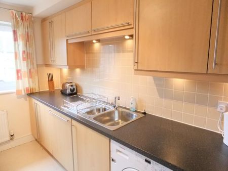 3 bedroom flat to rent - Photo 3