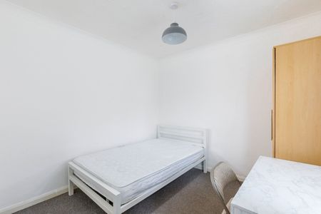 6 Bed Semi-Detached House, Elm Grove, BN2 - Photo 4