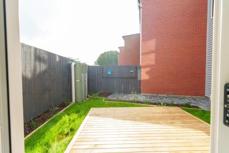 Brand New Spacious 3 bed 2 bathrooms for rent - Photo 3