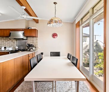 Comfortable Family Living - Photo 3