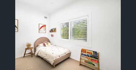 Gorgeous beach pad in a coveted lifestyle address - Photo 3