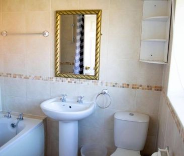 4 bedroom semi-detached house to rent - Photo 6