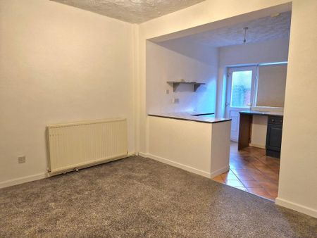 2 bedroom terraced house to rent - Photo 2