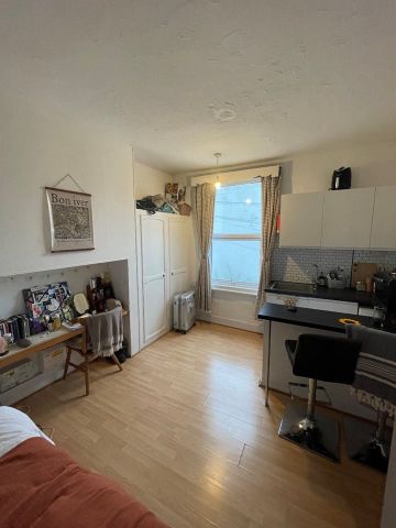 Room in a Shared House, Sackville Road, BN3 - Photo 2
