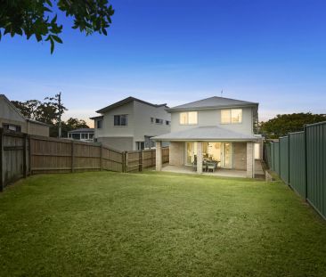 Immaculate Family Home with Ducted Aircon, Solar and Spacious Living ! - Photo 3