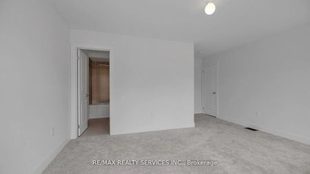 Property For Lease | N9048244 - Photo 4