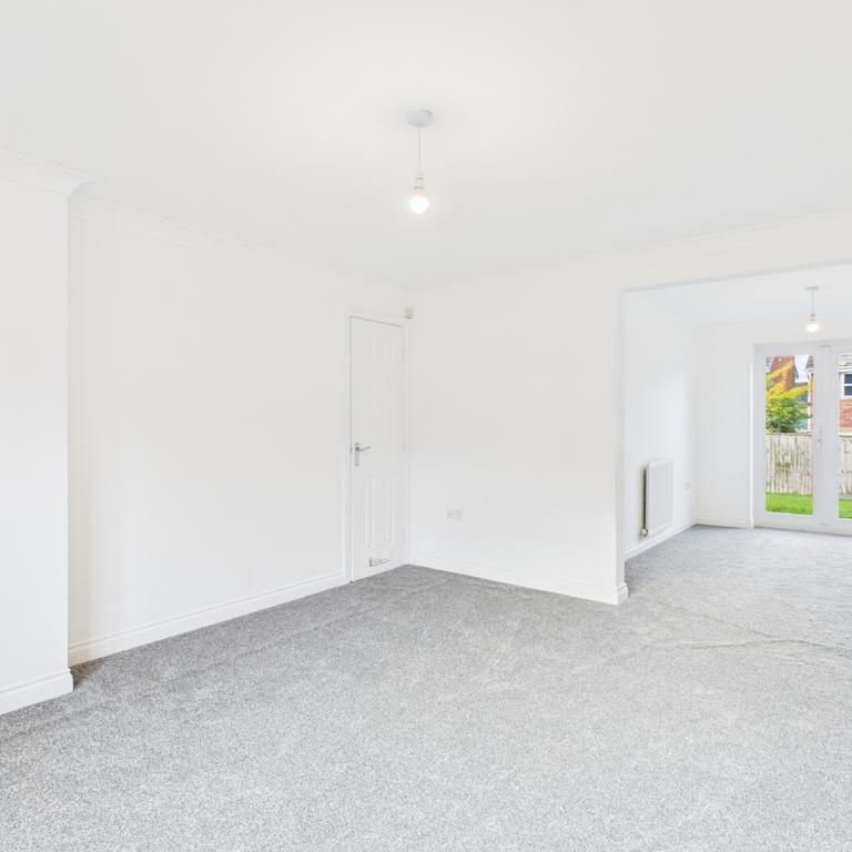 4 bedroom detached house to rent - Photo 1