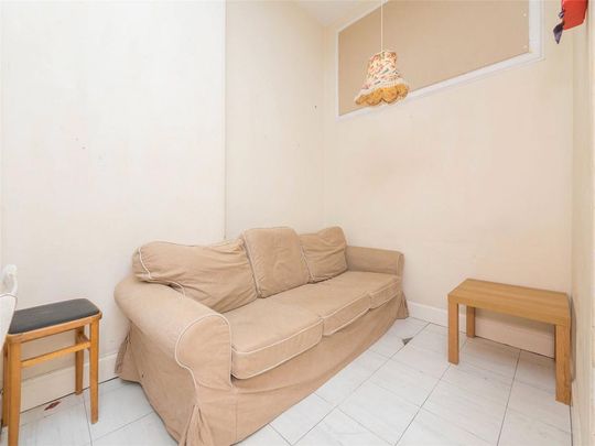 4 bedroom flat to rent - Photo 1