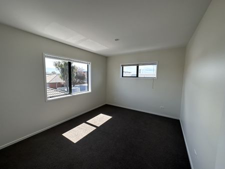 Modern 2 Double Bedroom 2 Storey Townhouse - Photo 3