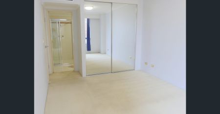 A minute Walk to Hurstville Station 2 bedrooms apartment - Photo 4