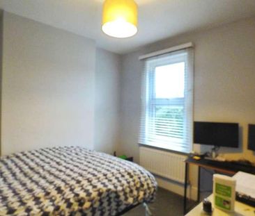 St Lawrence Road, Upminster, RM14 - Photo 3