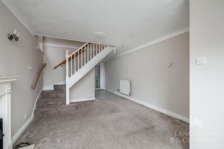 2 bedroom end of terrace house to rent - Photo 2