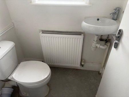 4 bedroom detached house to rent - Photo 4