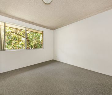 Air-Conditioned One Bedroom Unit with Built-in Wardrobe and Single ... - Photo 6