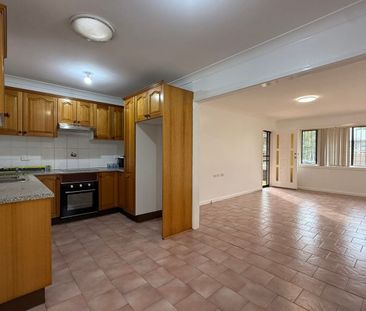 NEWLY RENOVATED 3-BEDROOM FAMILY HOME WITH POOL! - Photo 3