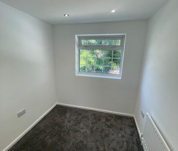 4 bedroom link detached house to rent - Photo 6