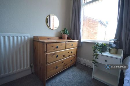 3 bedroom flat to rent - Photo 5