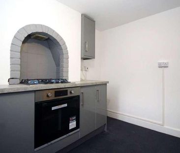 Wrotham Road, Gravesend, Kent, DA11 - Photo 2