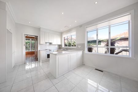4 Stratford Ave, Bentleigh East VIC 3165 - House For Rent | Domain - Photo 4