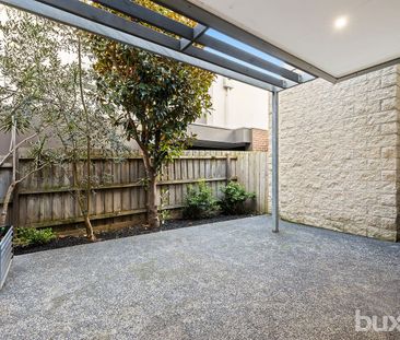 SPACIOUS 2 BEDROOM TWO STOREY TOWNHOUSE - Photo 5