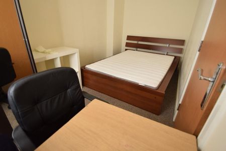 4 bedroom townhouse to rent - Photo 3