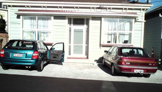 Immaculate property incl whiteware, great location - Photo 1