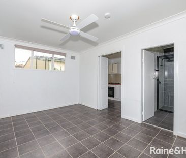 ONE BEDROOM SELF CONTAINED UNIT CLOSE TO CBD - Available 18.12.2025 - Photo 2