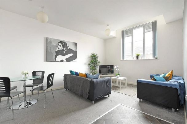 2 bedroom flat to rent - Photo 1