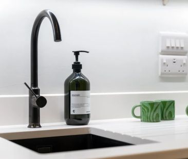 Clay, Salford Quays, M50 - Photo 1