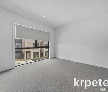 Brand New Luxury Townhouse - ready for you to move in! - Photo 6