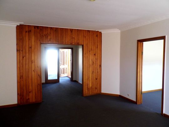 3 BEDROOM HOUSE IN THE HEART OF ALTONA - Photo 1