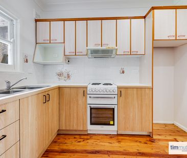 Charming 2 Bedroom Home in Prime Location - Photo 3