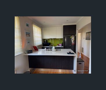 Stylish Living in a Prime Mont Albert Location - Photo 6