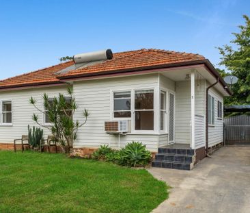 Spacious & Freshly Updated Family Home in a Prime Location - Photo 5