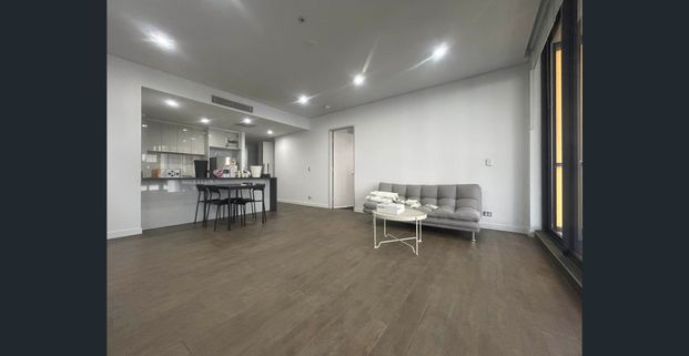 Fully Furnished 2B2B | Modern Living | Walk to Train & Woolworths | Direct Access to UNSW & USYD - Photo 1