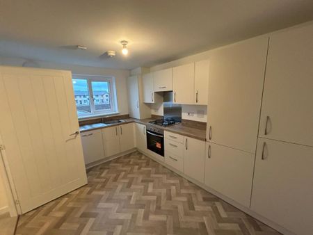 3 bedroom semi-detached house to rent - Photo 5