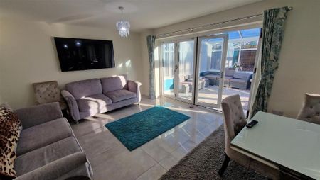 5 bedroom detached house to rent - Photo 5