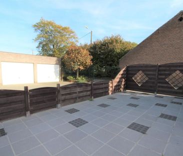 MOOI GELIJKVLOERS APPARTEMENT MET GROOT TERRAS + GARAGE - Photo 4