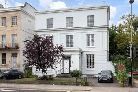 Evesham Road, Cheltenham, GL52 - Photo 2