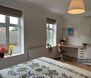 1 bedroom in a house share to rent - Photo 1