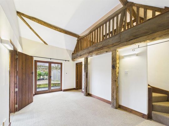 2 bedroom barn conversion to rent - Photo 1