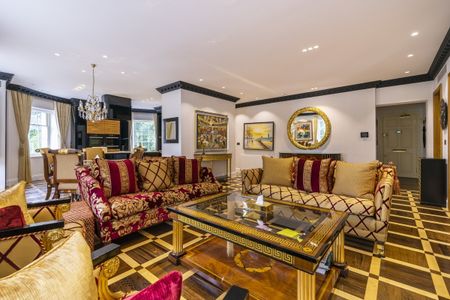 4 bedroom flat to rent - Photo 2