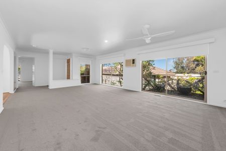 FOUR BEDROOM HOME � SPACIOUS LIVING � QUIET COURT LOCATION - Photo 4